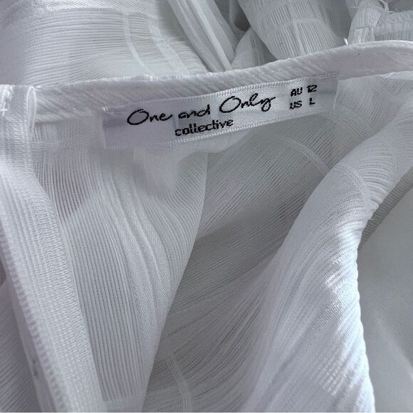 ONE AND ONLY White Textured Deep V-Neck Long Sleeve Shorts Dress L - Picture 5 of 5